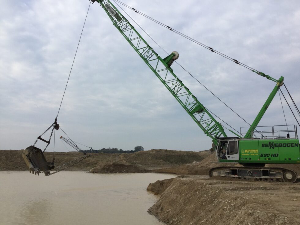 Two Categories Of Dragline Excavators Interstate Heavy Equipment