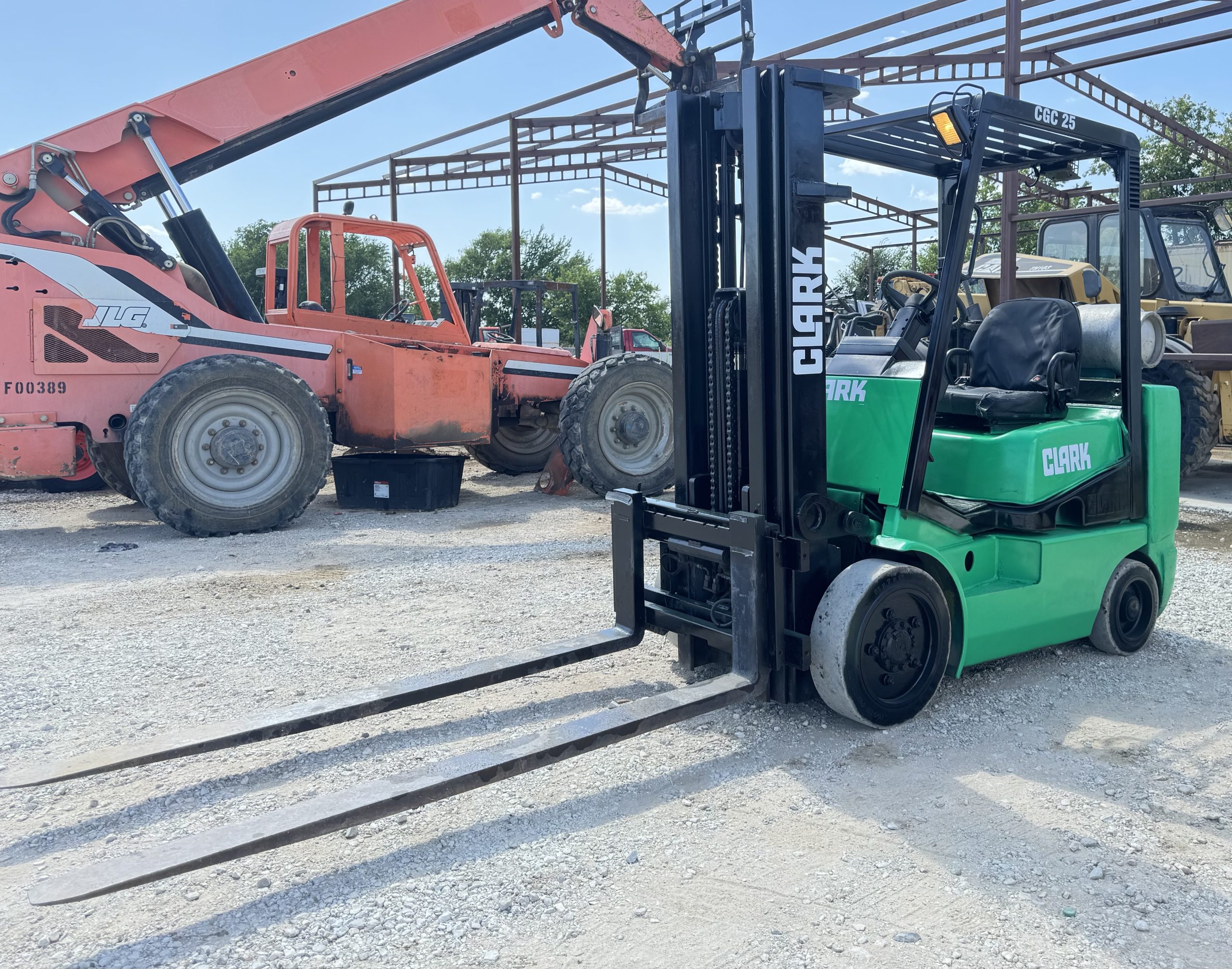 IMG_4179 Forklift Clark CGC25 Interstate Heavy Equipment 817.532.3016