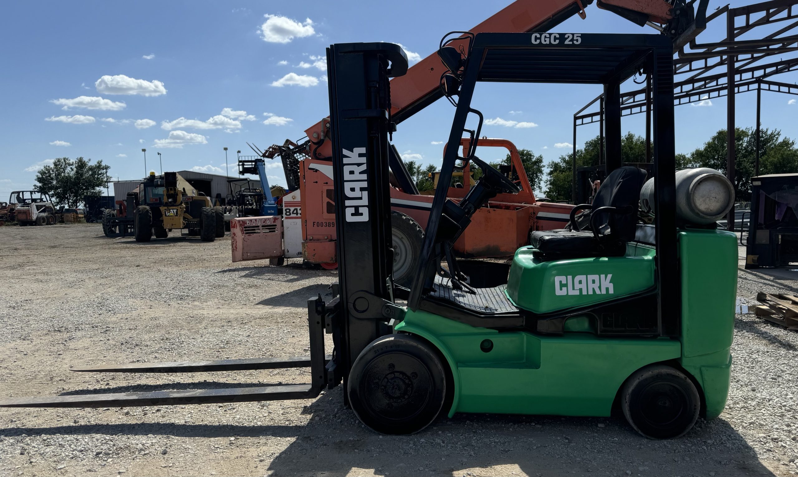 IMG_4180 Forklift Clark CGC25 Interstate Heavy Equipment 817.532.3016