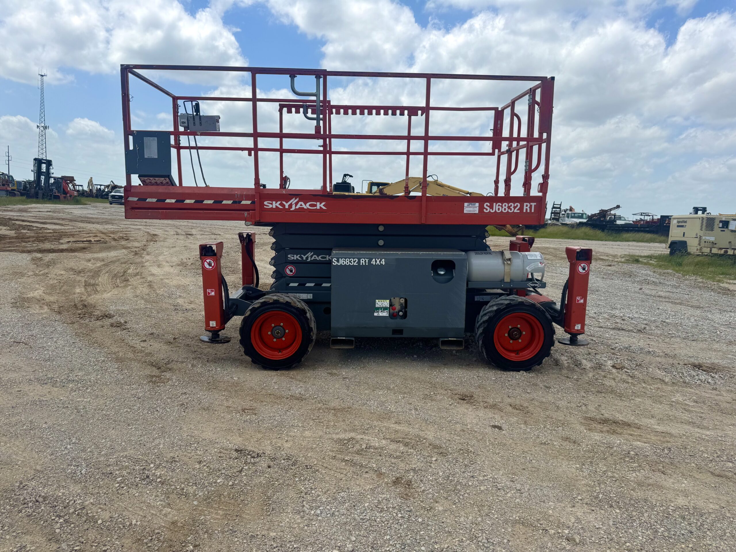 IMG_1633 Scissor Lift Skyjack SJ6832RT Interstate Heavy Equipment 817.532.3016
